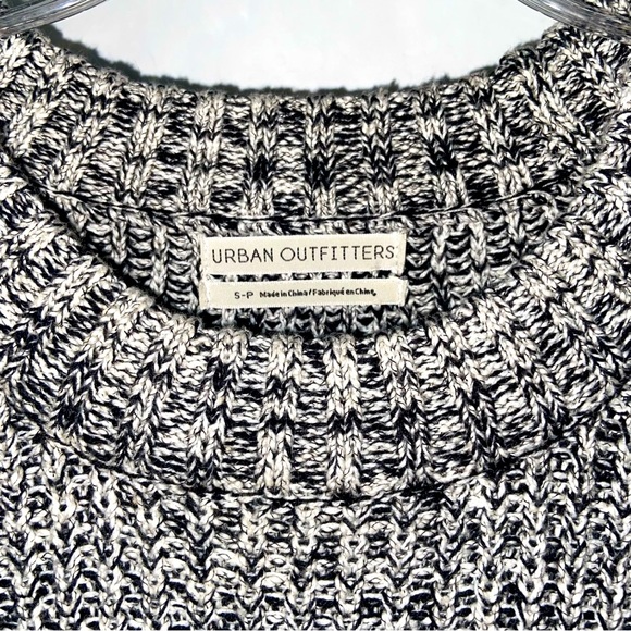 URBAN OUTFITTERS - Knit Sweater - Picture 5 of 7
